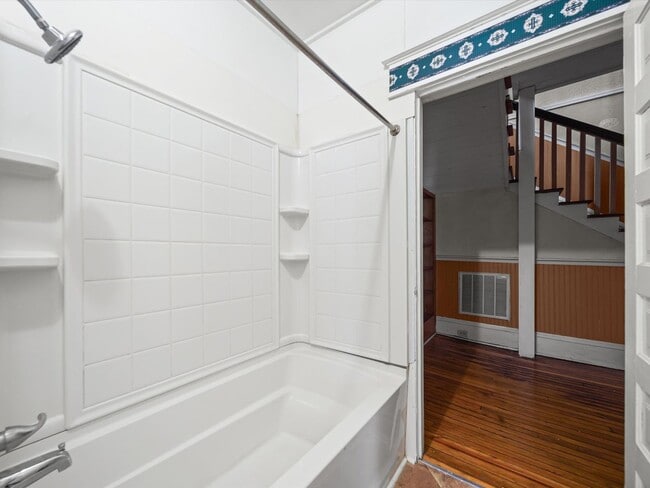 Building Photo - 4 Bedroom/2 Bath Home for Rent