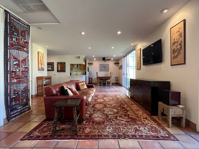 Building Photo - 100 S Doheny Dr