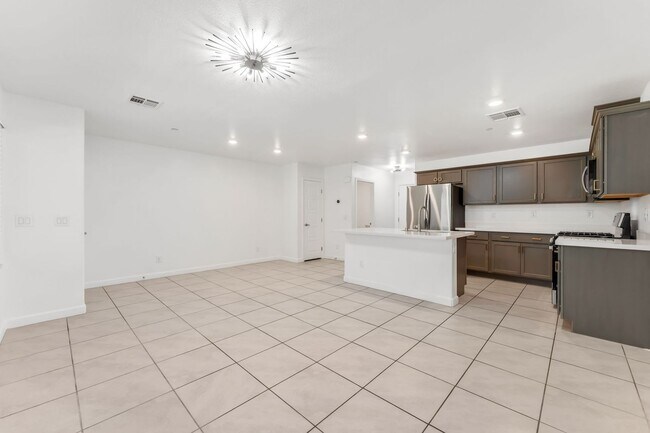 Building Photo - Modern Gated Townhome with Flexible Living Spaces & Stylish Finishes!