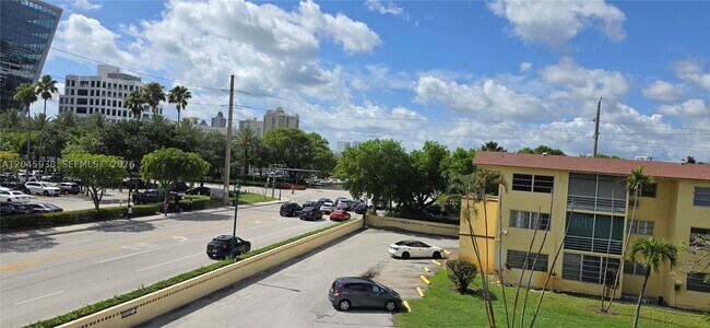 Building Photo - 20201 NE 29th Ct