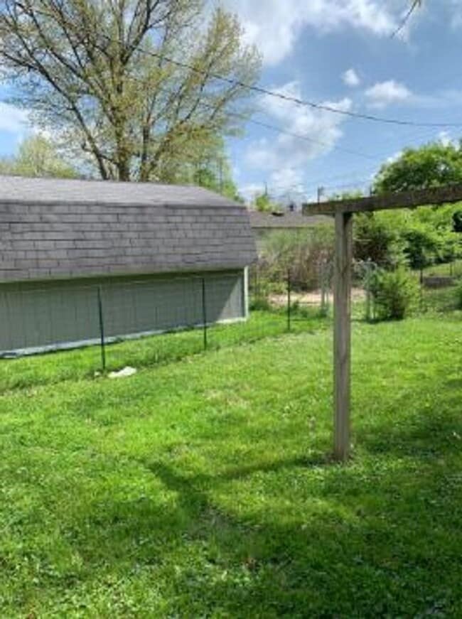 Building Photo - 1038 Marcellus Dr