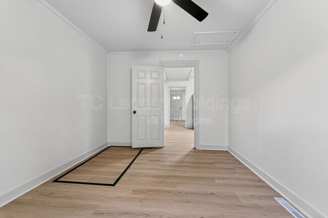 Building Photo - 1627 W Pike St