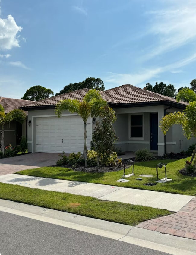 Building Photo - 681 Maraviya Blvd