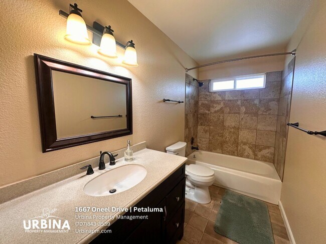Building Photo - Spacious East Petaluma Home with Main-Floor Bedroom Suite