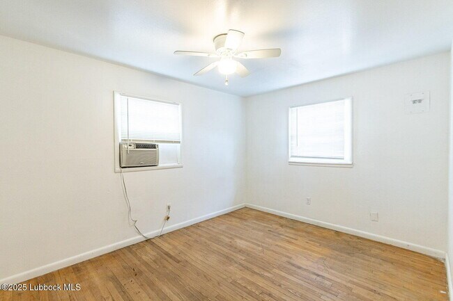 Building Photo - 815 52nd St