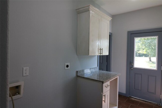 Building Photo - 8302 Park St