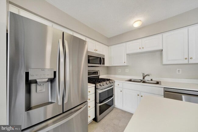 Building Photo - 5032 Finsbury Rd