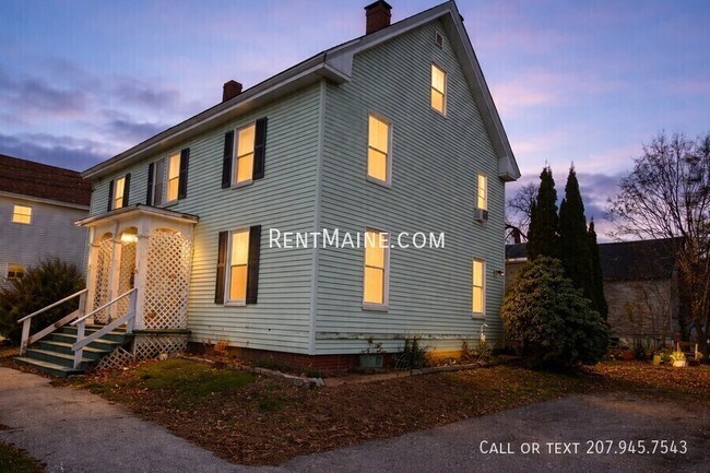 Building Photo - 92 Fling St