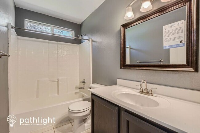 Building Photo - 193 1375 N