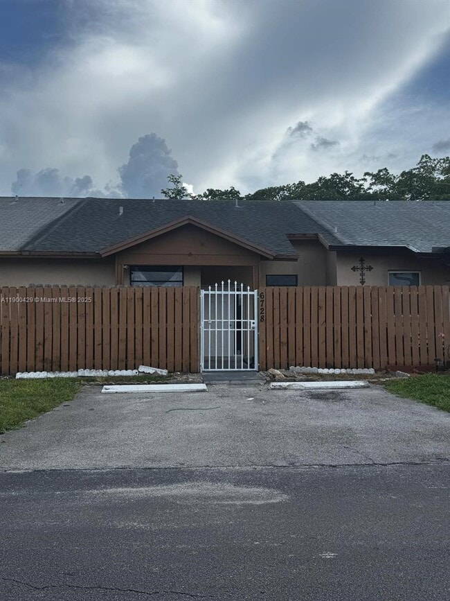 Building Photo - 6728 NW 188th Terrace