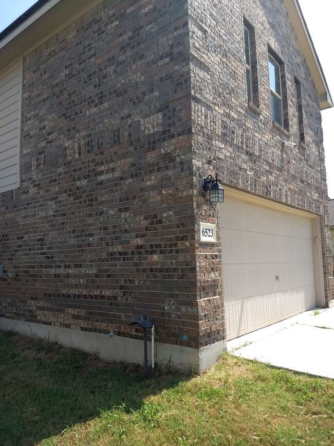 Building Photo - Spacious 4-Bedroom Home in Candlewood Park