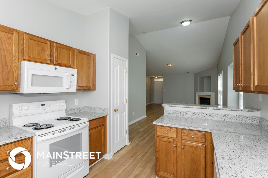 Building Photo - 10527 Hugue Way