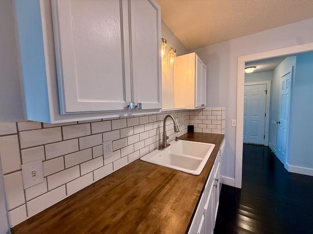 Building Photo - 1000 Meadowgreen Dr