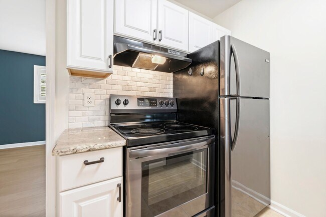 Building Photo - PRICE DROP! Downtown Durham! 1bd/1ba Trini...