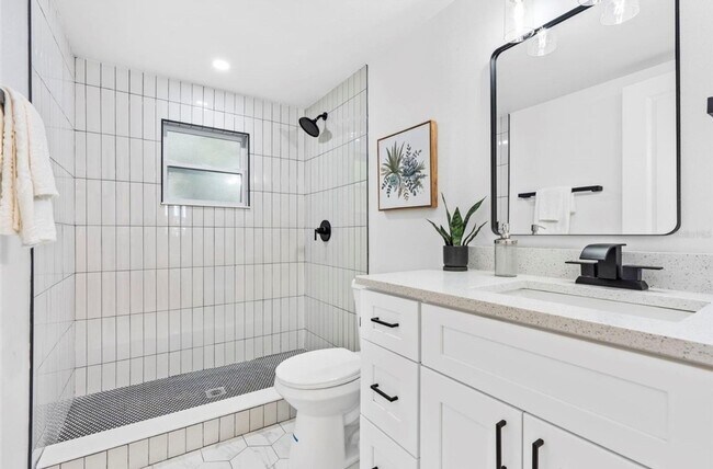 Building Photo - Modern 2-Bedroom Duplex w/ BRAND NEW Washer & Dryer – Quiet, Safe Area in Seminole Heights