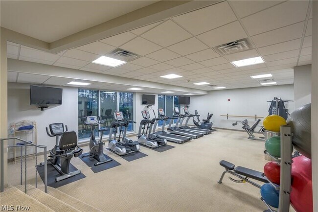 Building Photo - 2112 Acacia Park Dr