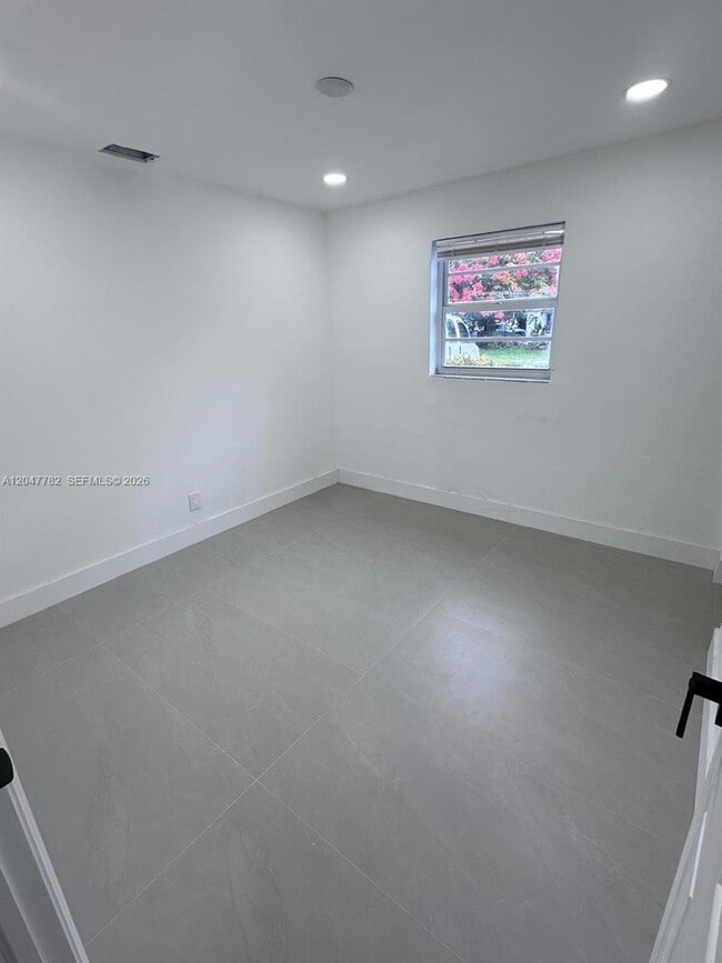 Building Photo - 4380 SW 49th Ct