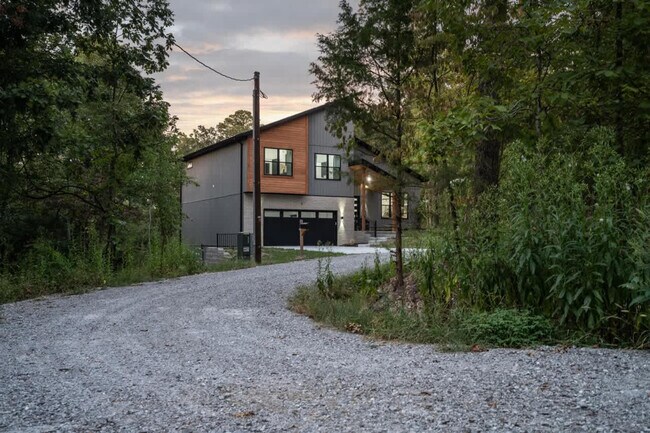 Building Photo - 4 Fleetwood Cir