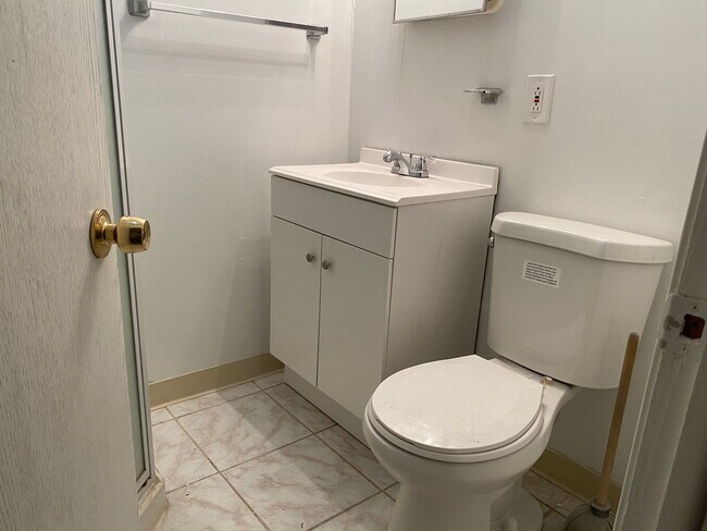 Building Photo - 3 Bedroom 2 Bath Home In Roseville