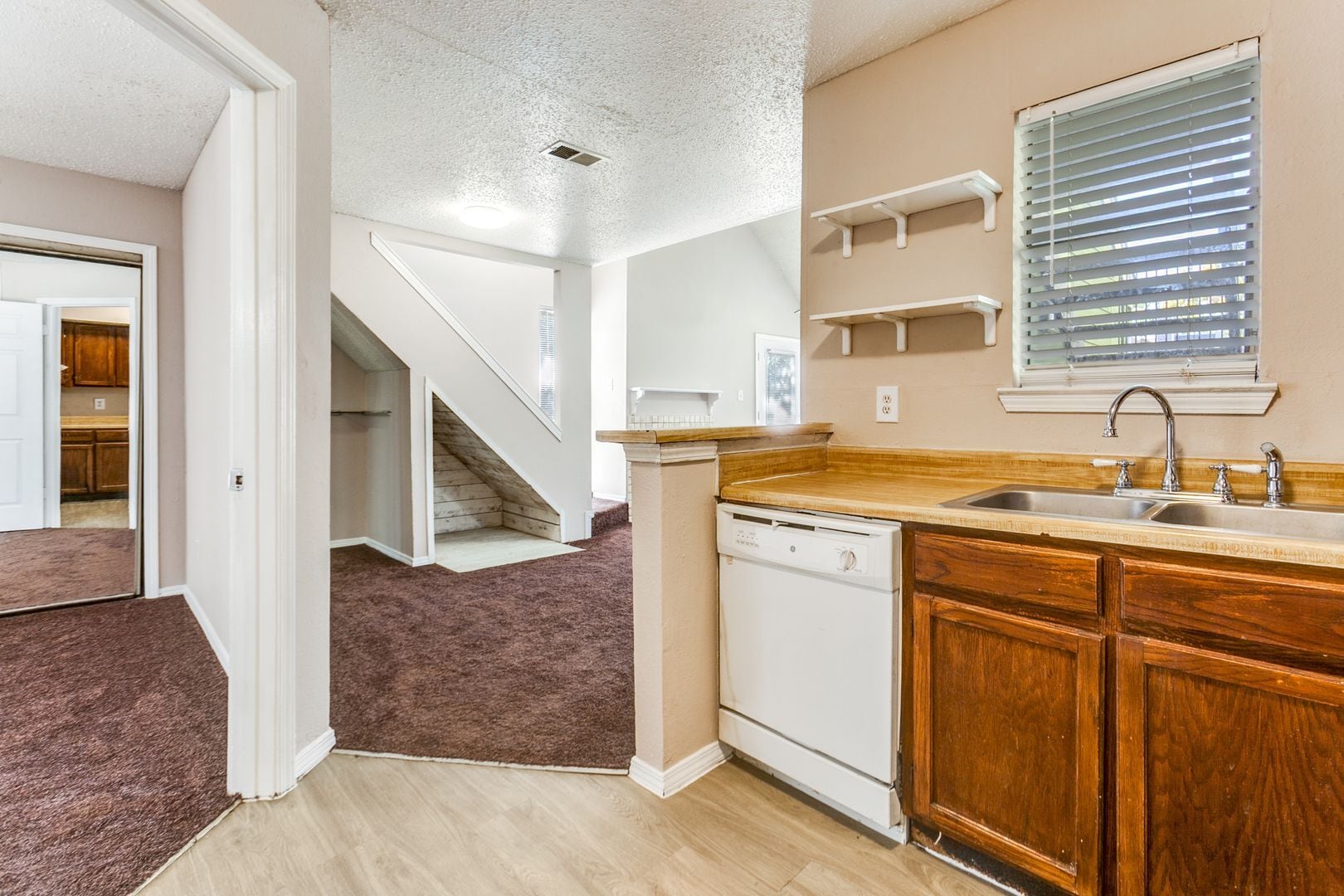 Building Photo - 9833 Walnut St