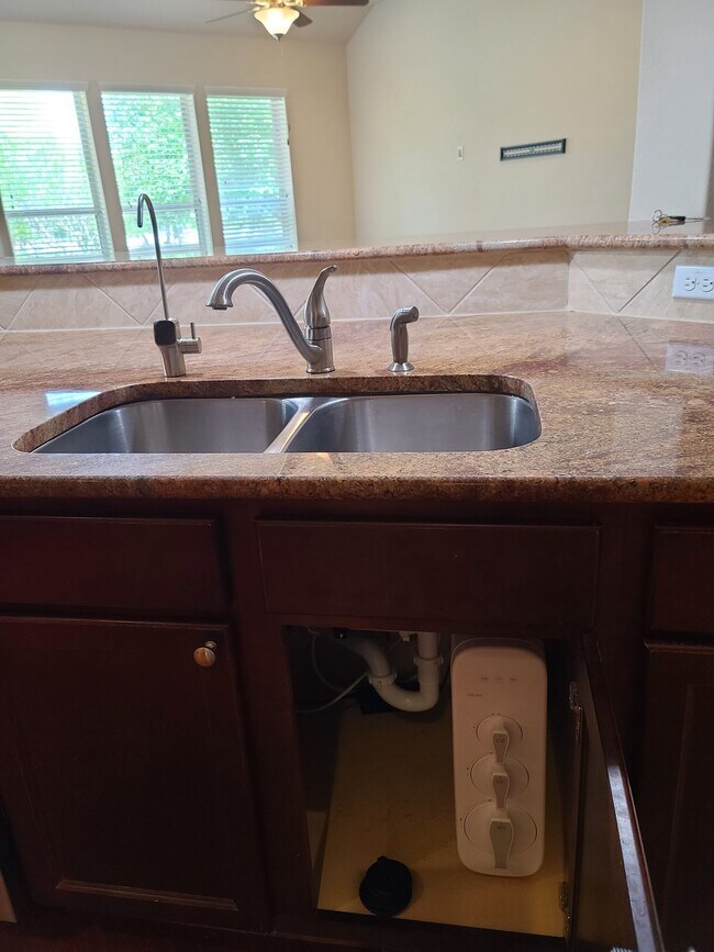 Building Photo - 218 Simmons Dr