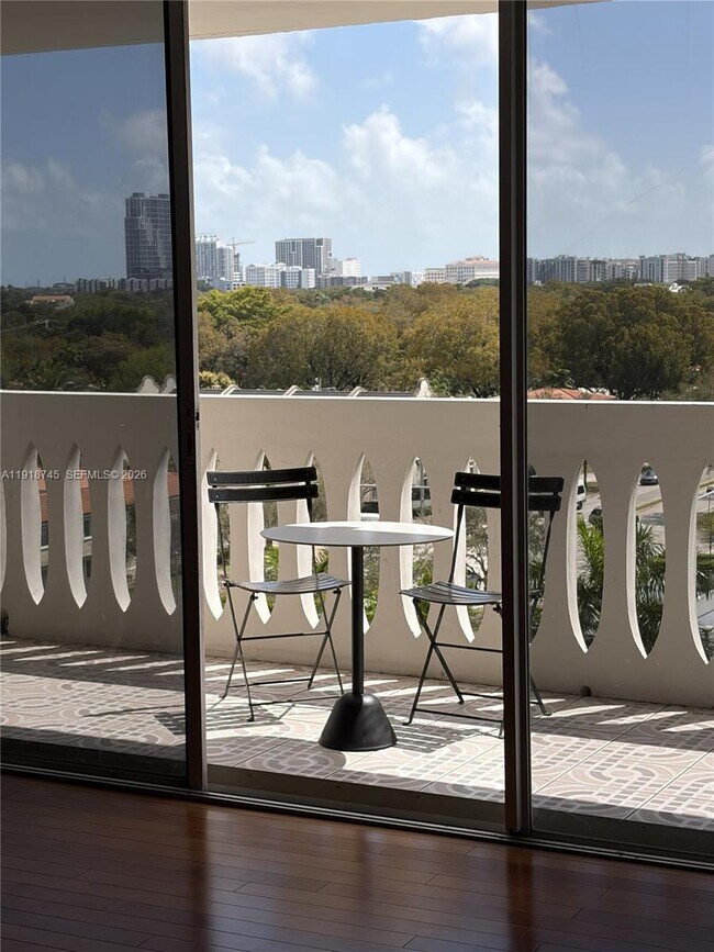 Building Photo - 625 Biltmore Way