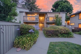 Building Photo - Bright & Updated 1BR Condo in Prime Walnut Creek Location – Vaulted Ceilings & Pool Access!