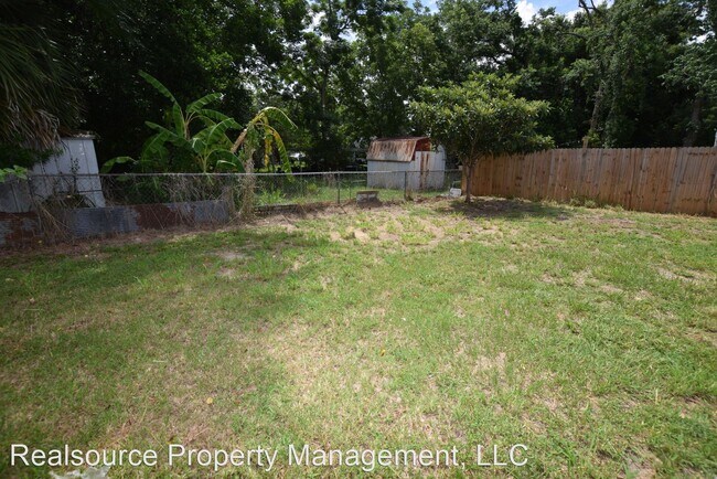 Building Photo - 2 br, 1 bath House - 4943 Pine Hills Road