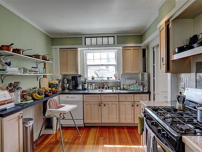 Building Photo - 17 Luzon Ave