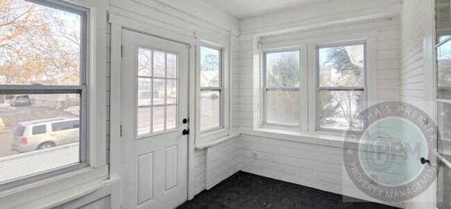 Building Photo - A "Must See" 2bd/1ba Beautiful home!