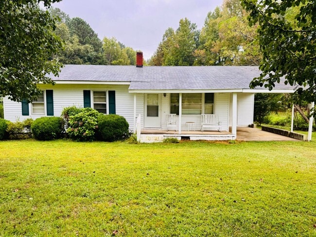 Primary Photo - Cozy and Convenient