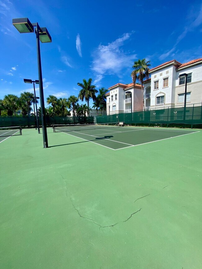 Building Photo - Greenhills-11032