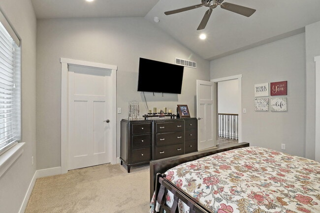 Building Photo - 4706 S Cottage Ln