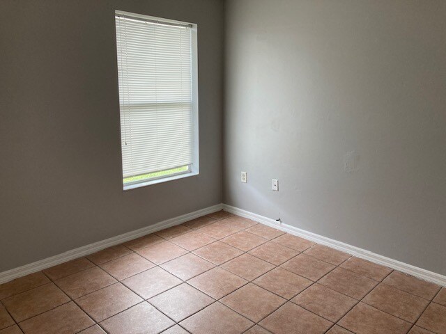 Building Photo - 1417 SE 1st St