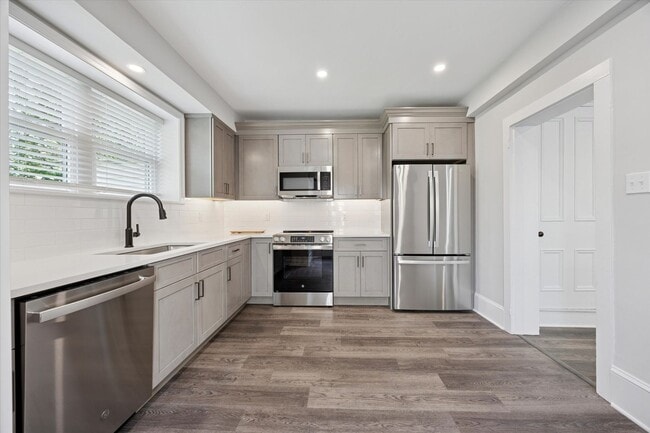Building Photo - Luxury 2BR/1BA Apartment in the Heart of D...