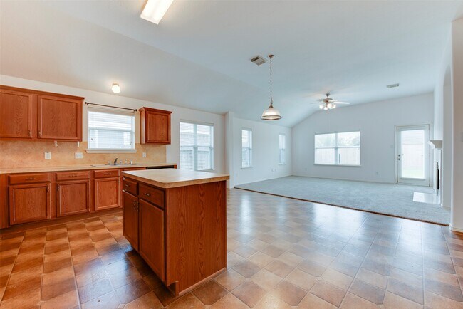 Building Photo - 18535 Melissa Springs Dr