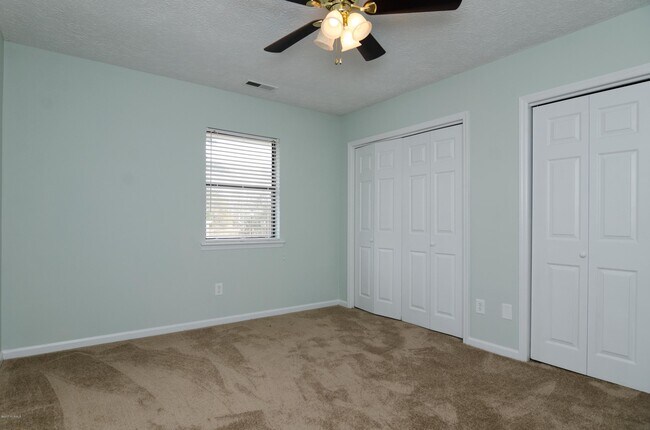 Building Photo - 10167 Creekside Dr SE