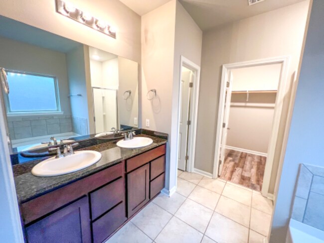 Building Photo - 524 Cautillion Dr