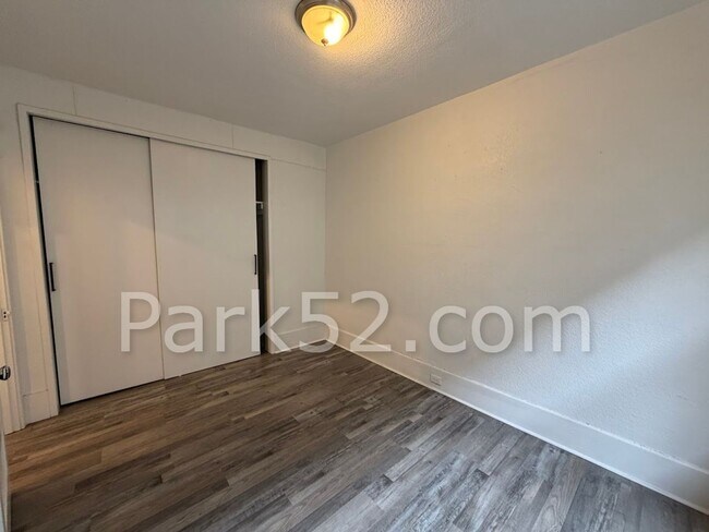 Building Photo - 1406 S 6th Ave