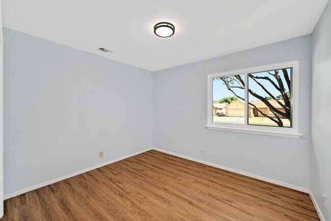 Building Photo - 10703 Onyx Cove
