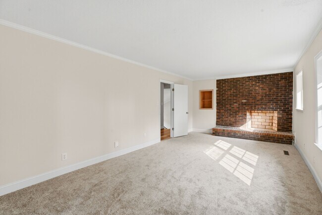 Building Photo - 607 Longleaf Ave