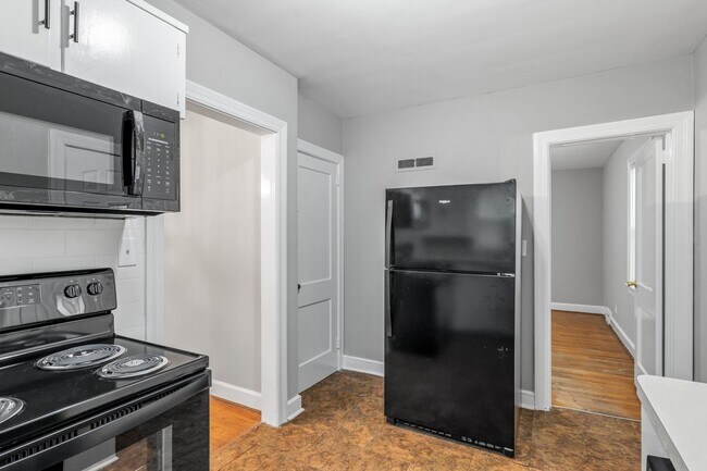 Building Photo - Brick home, Two Story, Hardwoods, DR, 2 Sun Rooms, FP, Carport!.