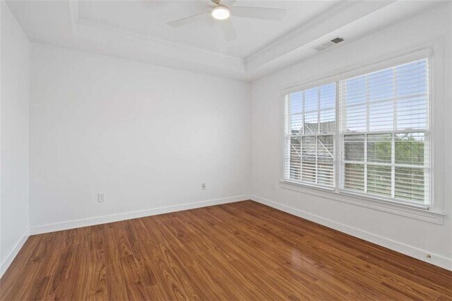 Building Photo - 1711 Summit Glen Ln NE