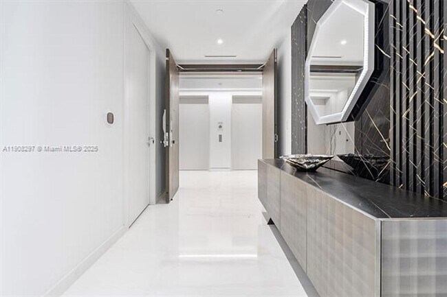 Building Photo - 300 Biscayne Blvd Way