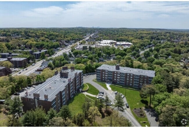 Building Photo - 5 Stonehill Dr