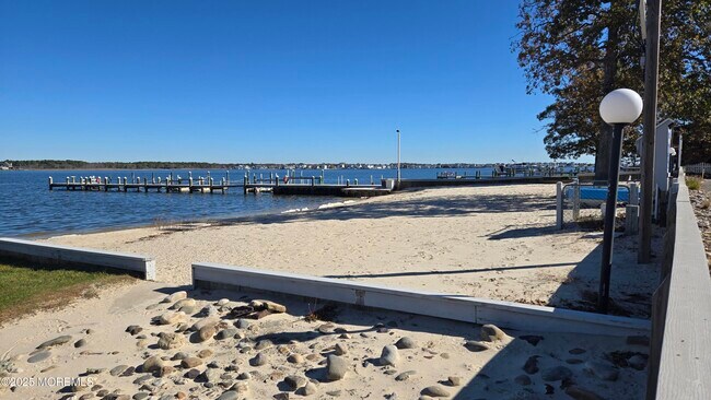 Building Photo - 2 Pine Crest Dr