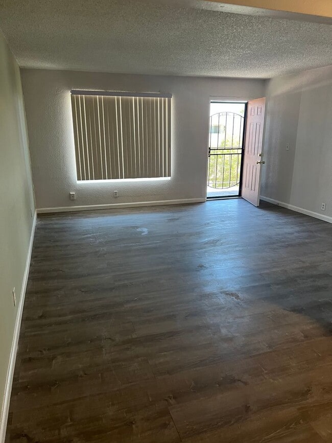 Building Photo - 2 Bedroom 1 Bath In Central Las Vegas