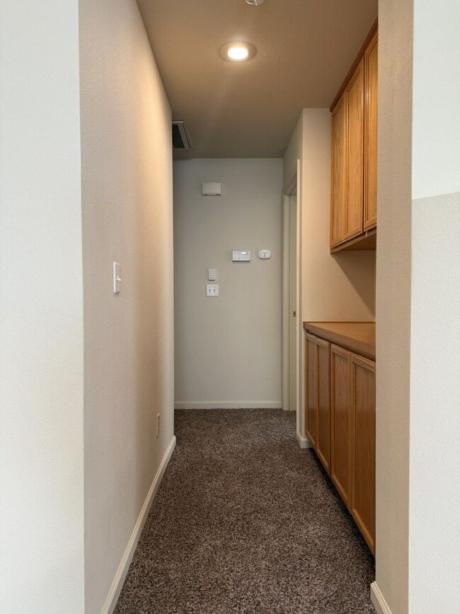 Building Photo - Available Now! Spacious home located in North Merced