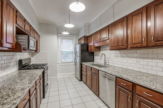 Updated kitchen with SS appliances and tons of cabinet space - 4333 Charlotte St