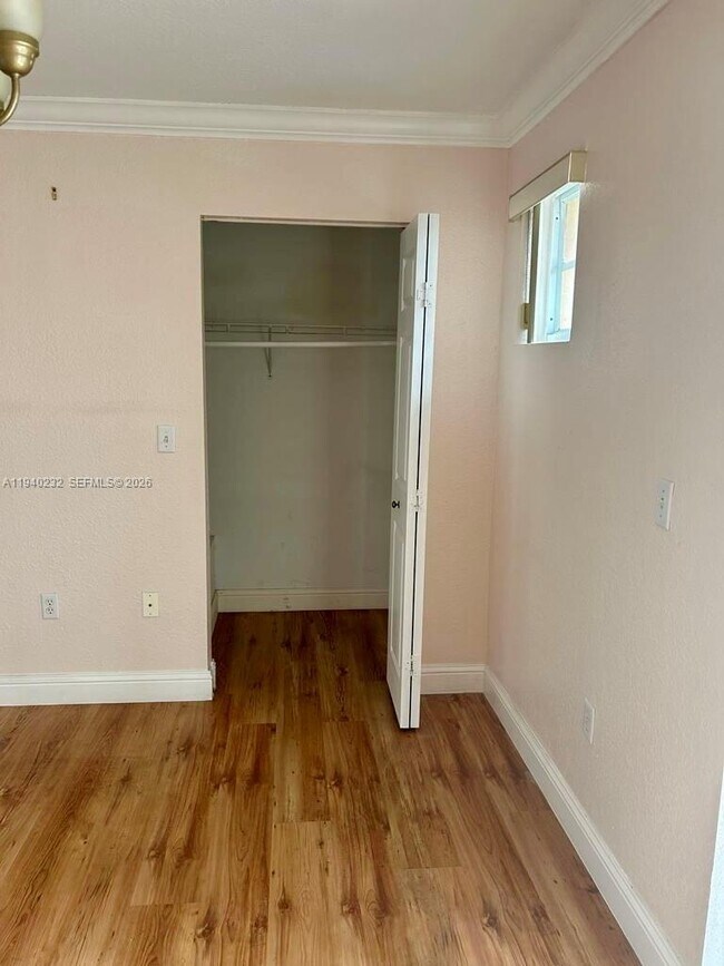 Building Photo - 10604 NW 87th Ct